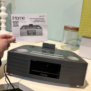 iHOME Wireless Bluetooth Dock